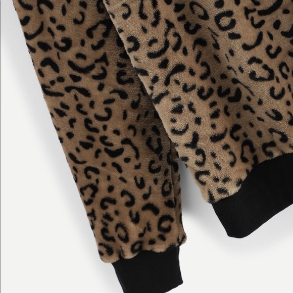 LEOPARD 🐆 SWEATER - Picture 3 of 3